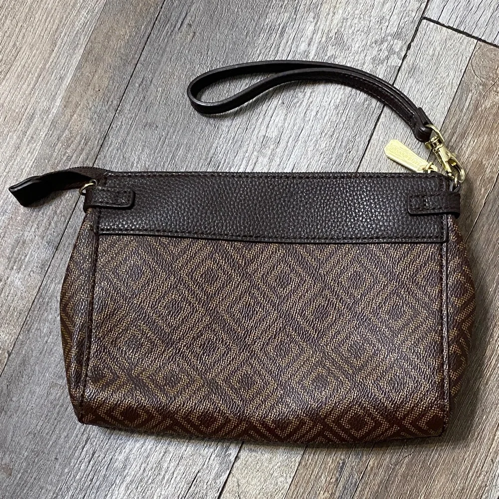 Liz Claiborne Brown Diamond Pattern Wristlet